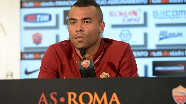 Ashley Cole apresentado no Roma