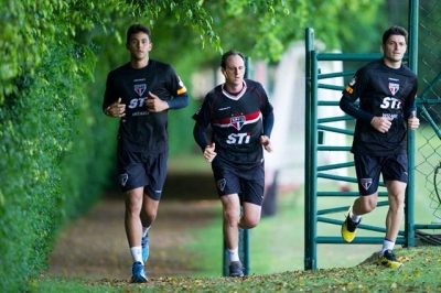 Ansiosos por 2016, Denis e Renan nem consideram novo goleiro no São Paulo