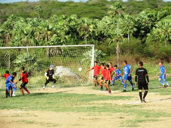 TROFÉU VINHO DOM BENTO: Mais uma rodada da 3ª Copa Amigos da Bola de Futebol Master é realizada no fim de semana