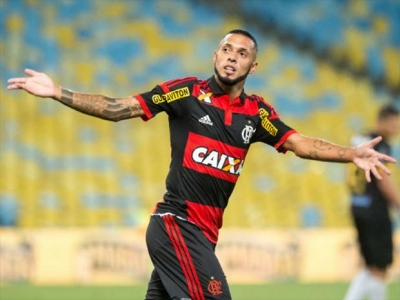 Flamengo empresta atacante Paulinho ao Vitória por um ano