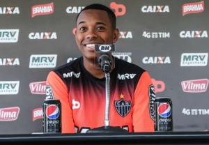 Robinho diz se incomodar com notícias ‘não verdadeiras’ sobre transferências: ‘Isso me prejudica’