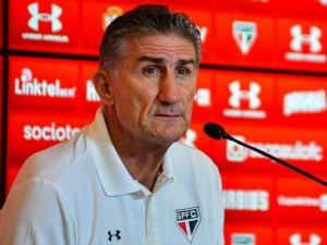 Bauza faz seu último jogo no comando do time contra o Atlético-MG